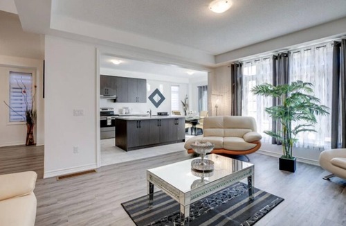 Springwater House | Sassafras Oasis | Sleeps 14 | All-Season Retreat Near Barrie