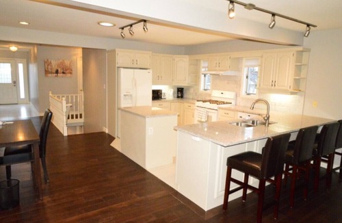 Old Town Historic District House | Sasson House, Short stroll to Queen Street