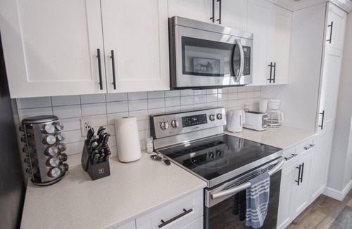 West Edmonton House | Sauna|9minstoWEM|Foosball|VintageArcade|4 bedrooms