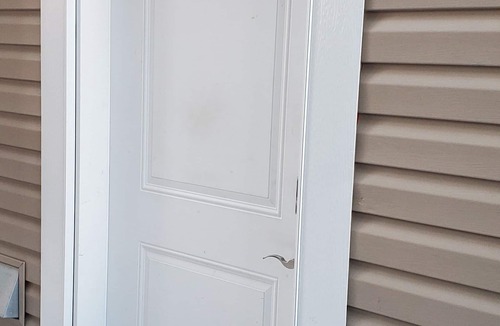 Timberlea Apartment | Save Time Commuting! North Side Suite 5 Min Walk to Site Bus Studio Basement