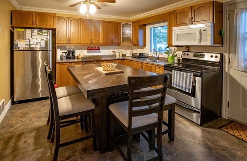 Quinte West Cottage | Savi By The River - Cozy & Affordable 1Br Cottage plus Bunkie w/Watercraft, Deck, Firepit