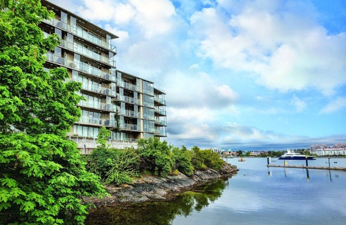 Inner Harbour Resort | Scuba diving, Horseback Riding, Downhill Skiing !