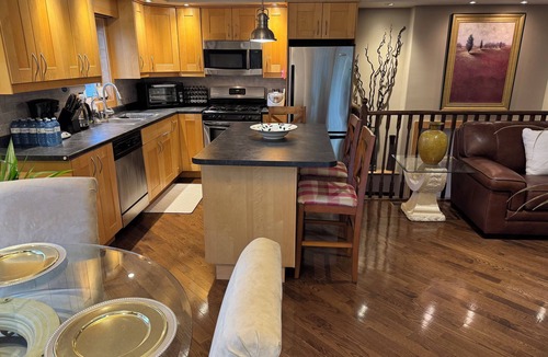 Scugog House | Scugog Island- Lake View & ACCESS! Enjoy your PRIVATE retreat 😃
