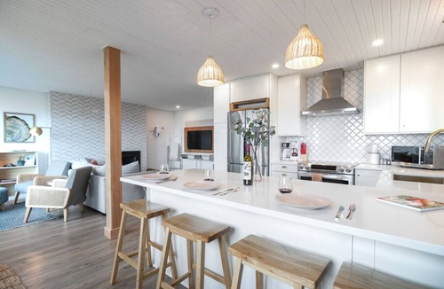 Campbell River House | Sea,Sunrises,Sauna | Oceanfront Luxurious Retreat