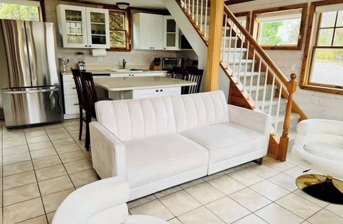 Shinnecock Hills Cottage | Seabreeze #3 Cozy Cottage steps to the beach