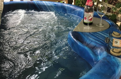 Gibsons House | SEAS THE DAY .Private hot tub, Pet Friendly, Beaches,.Dining; Gibsons. Escape