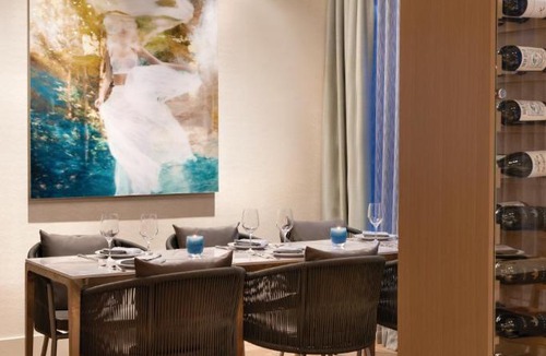 Lower Lonsdale Hotel | Seaside Hotel North Vancouver