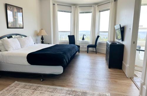 Ladysmith House | Seaview Executive Home