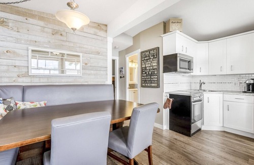 Central Okanagan Apartment | Secluded Cabin On The Lake #7