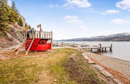 Central Okanagan House | Secluded Cabin On The Lake #7
