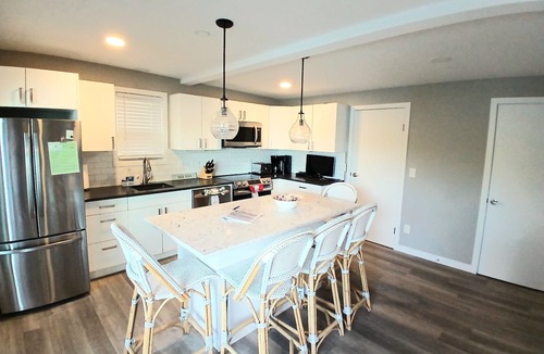 Central Okanagan Cabin | Seclusion Bay Resort 14. Lux Lake Beachfront End Cabin sleeps 8 on Okanagan Lake