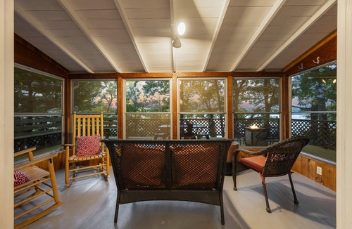 Valois House | Seneca Lake Waterfront Cottage with Hot Tub on FLX Wine Trail
