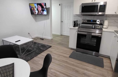 Regina Apartment | Serene and neat Lakeridge,Regina apartment