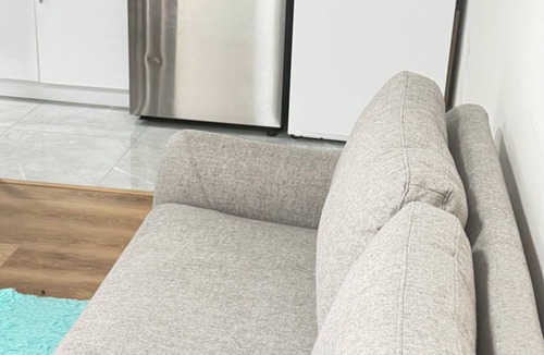 Surrey House | Serene South Surrey Retreat – Book Before It’s Gone!