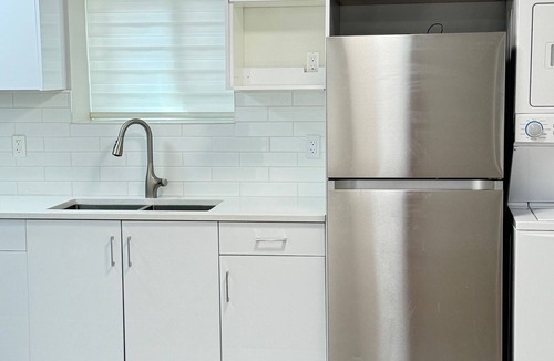 Surrey House | Serene South Surrey Retreat – Book Before It’s Gone!