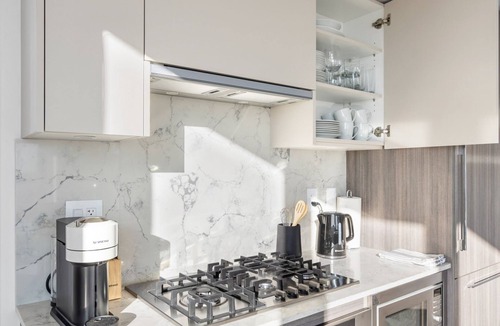 Surrey Apartment | Serene Surrey Suite in Surrey