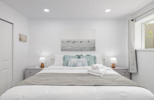 Coquitlam House | Serenity 1BR & 1 DEN Home at Folsom Ave