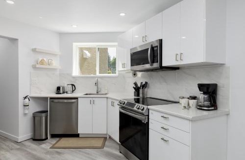 Coquitlam House | Serenity 1BR & 1 DEN Home at Folsom Ave