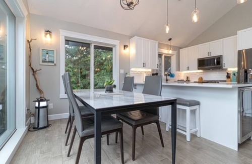 Shawnigan Lake House | Serenity on the Shore: 1-Acre Lakefront Getaway