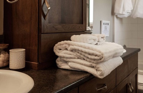 Lower Mission House | Serenity Poolside Retreat · Luxe Home w/Pool/HotTub/Games/PetsOK/Nr Lakes