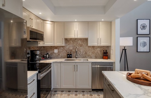 Blueberry Hill Apartment | ❄︎Seven Pines❄︎ | 3BR Luxury Penthouse | Hot Tub