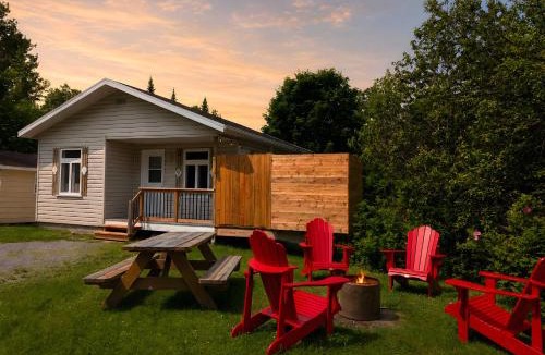 Saint-Tite-des-Caps Ski Chalet | Shack Cozy with Spa near Massif Charlevoix & MSA