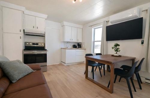 Saint-Tite-des-Caps Ski Chalet | Shack Cozy with Spa near Massif Charlevoix & MSA