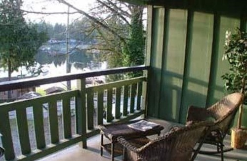 Shawnigan Lake Cottage | Shawnigan Lake Cottage with GORGEOUS LAKE VIEWS!