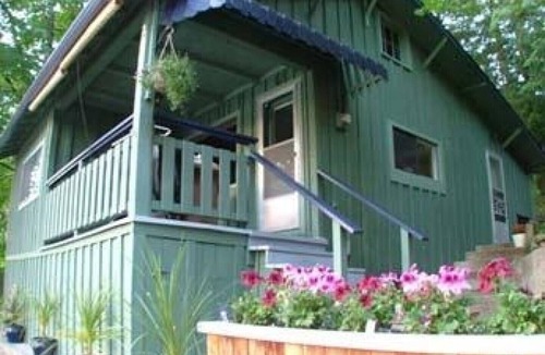 Shawnigan Lake Cottage | Shawnigan Lake Cottage with GORGEOUS LAKE VIEWS!