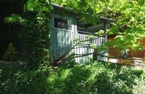Shawnigan Lake Cottage | Shawnigan Lake Cottage with GORGEOUS LAKE VIEWS!