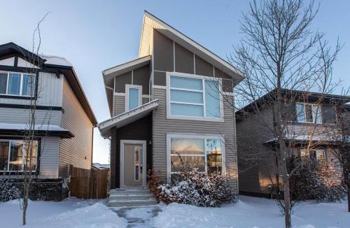 Southwest Edmonton House | Sheila and Isaac's Luxury Home