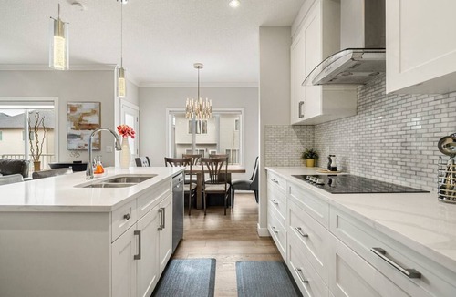 Symons Valley House | Sherview Retreat by Parks & Shopping 5BDRM Office