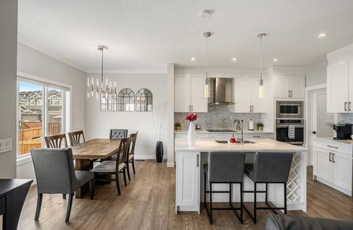 Symons Valley House | Sherview Retreat by Parks & Shopping 5BDRM Office