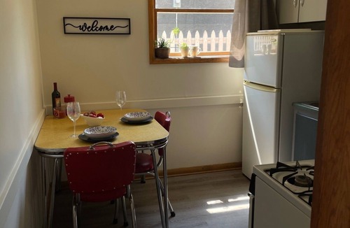 Bridgeland House | Shiraz Suite Retro Wine-Inspired Hideaway - Walkable to Stampede Grounds