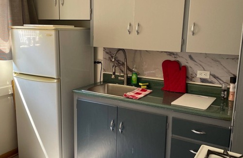 Bridgeland House | Shiraz Suite Retro Wine-Inspired Hideaway - Walkable to Stampede Grounds