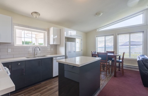Osoyoos House | Shiraz Villa