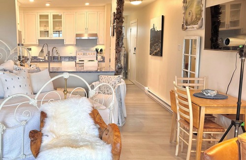 Regional District of Nanaimo Hotel | Shorewater Resort - QualicumBeach w/water toys/loaded with amenities
