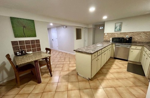Niagara Falls Apartment | Short Walk to the Falls,SuperLargeApt,Free parking