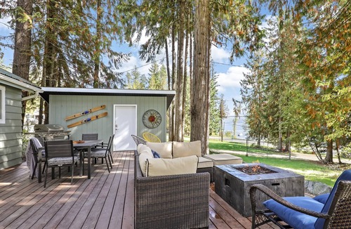 Celista House | Shuswap Lake, 2 Bed, 1.5 BA, Private Dock, Sleeps 4