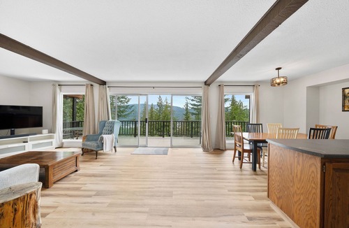 Anglemont Cabin | Shuswap Timbers Lodge - Cabin in Anglemont