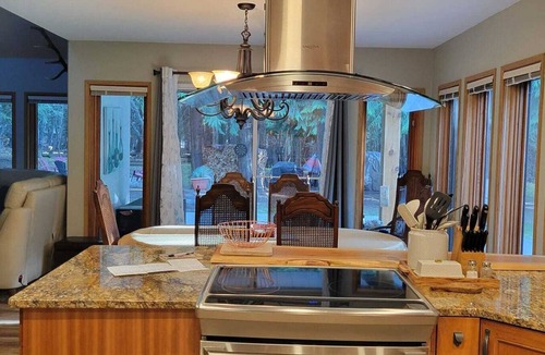 Magna bay House | Shwap it out! Lake life is an excellent setting for creating lasting memories.