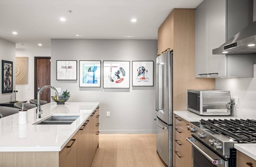 Booktown Condo | Sidney Sunnyside - Luxurious Seaside Living in Amazing Sidney by Victoria Prime!