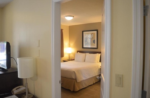 South Pandosy Hotel | Siesta Suites