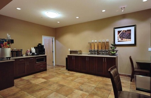 Hudson's Hope Hotel | Sigma Inn & Suites Hudson's Hope