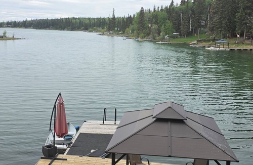 Sheridan Lake Cottage | Silver Fox Lakehouse | Lakefront, Hot Tub, Fire Pit & Pet Friendly