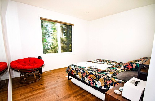 Silver Star Mountain Ski Chalet | Silver Star Paradise, 3 bedrooms, Sleeps 10 with private Hot Tub Ski in/out