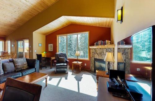 Snow Pine Estates House | Silver Tip 6