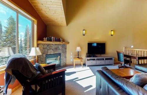 Snow Pine Estates House | Silver Tip 6