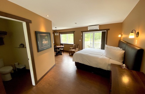 Keremeos Hotel | Similkameen Wild Resort & Winery