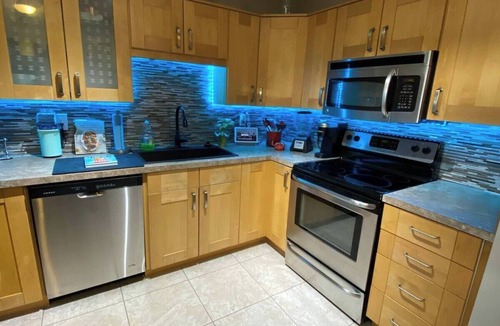 Lynnwood Ridge House | Simple Pet Friendly Family Home